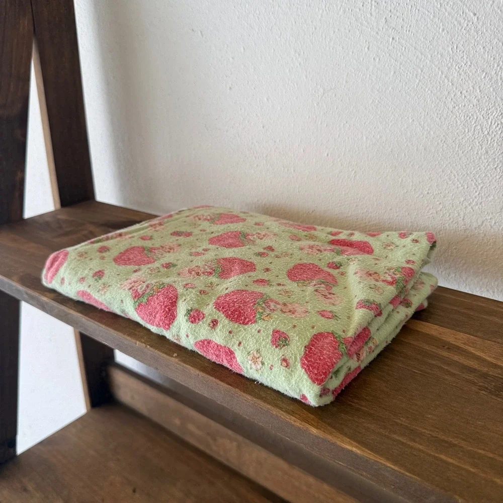 Vintage 2003 Strawberry Shortcake Green Flannel Blanket 43x32 Double Layer